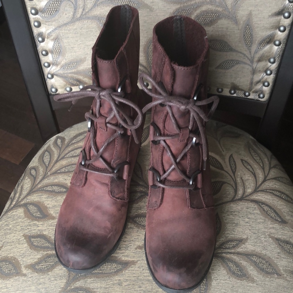 Gorgeous “Like New” Joan of Arc Sorel Wedge Boots